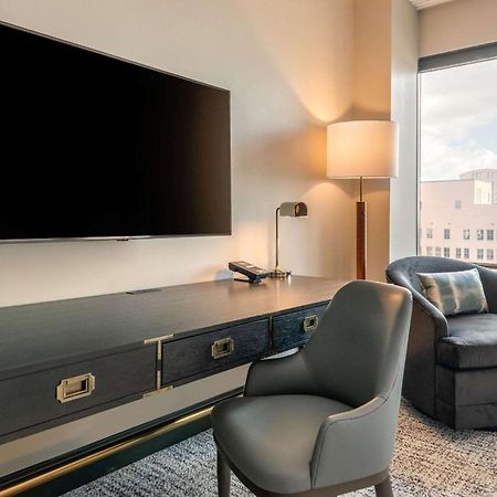 Cambria Hotel Houston Downtown Convention Center Екстериор снимка
