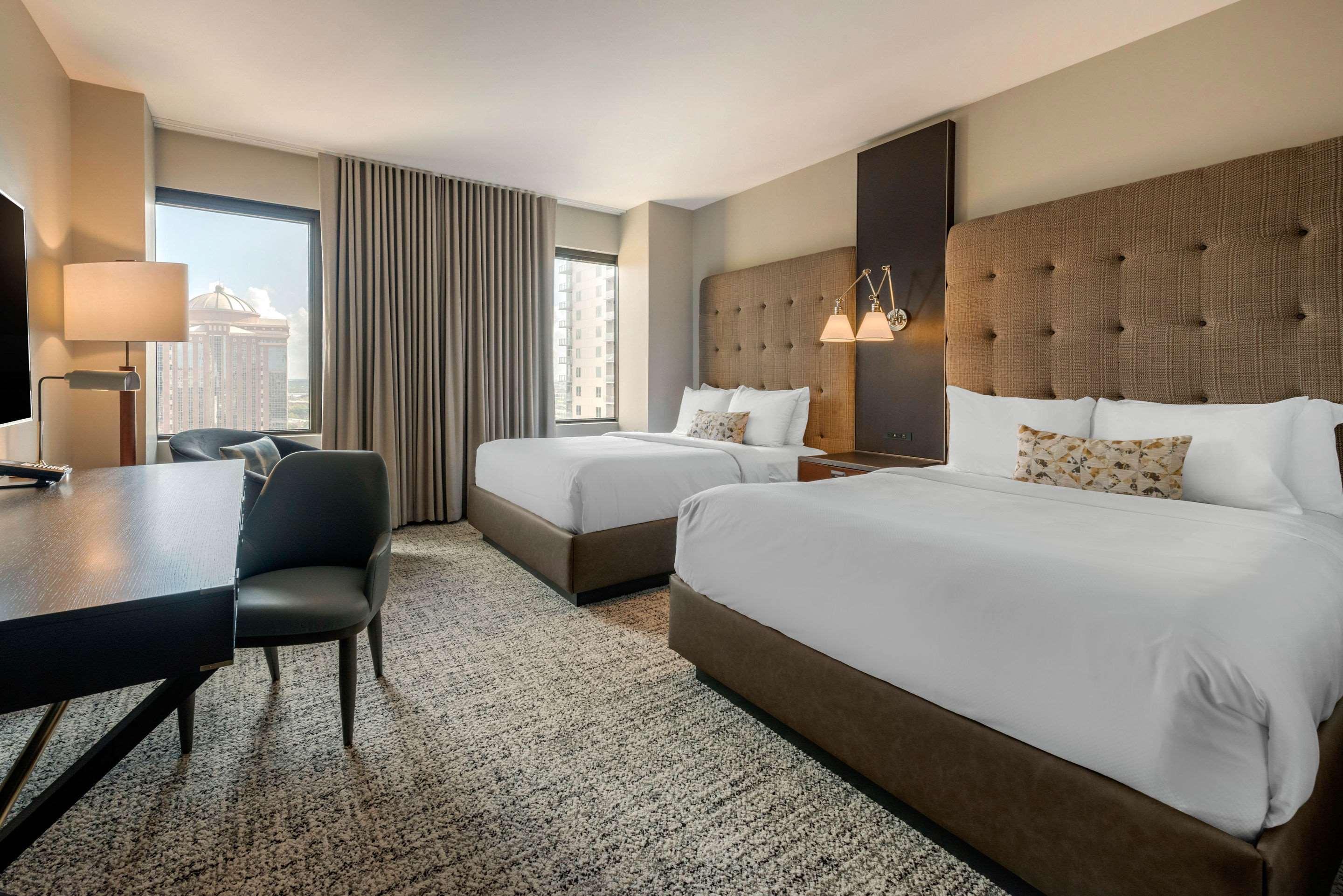 Cambria Hotel Houston Downtown Convention Center Екстериор снимка