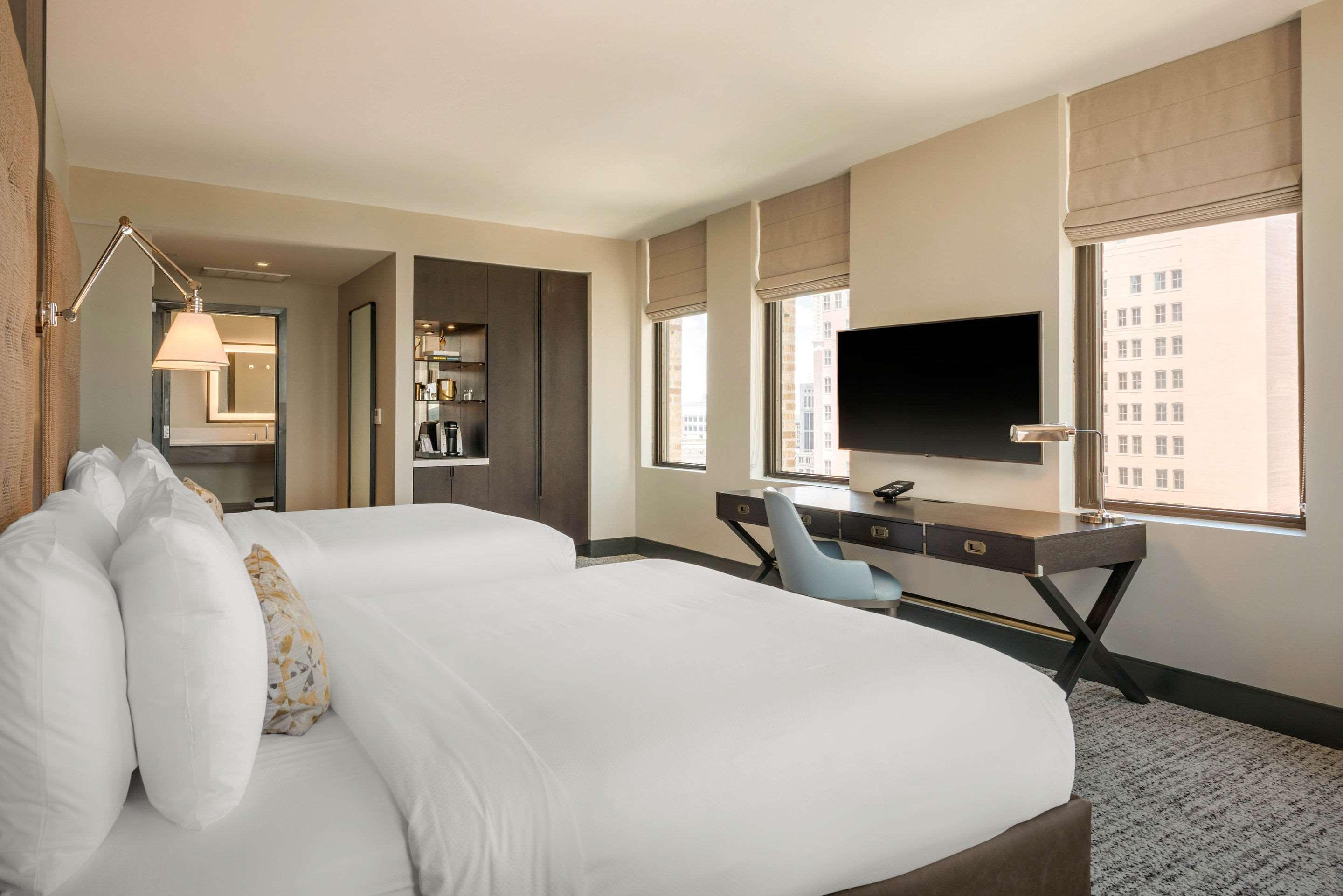 Cambria Hotel Houston Downtown Convention Center Екстериор снимка
