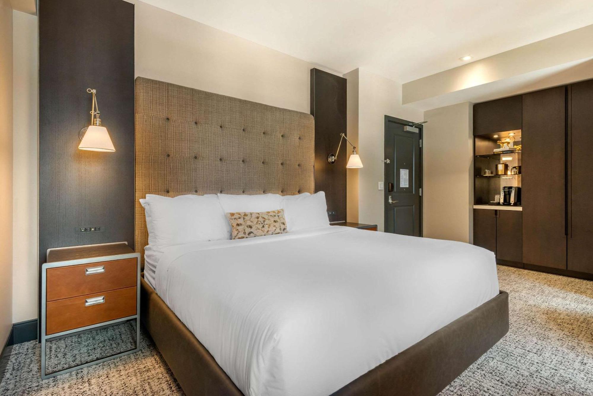 Cambria Hotel Houston Downtown Convention Center Екстериор снимка