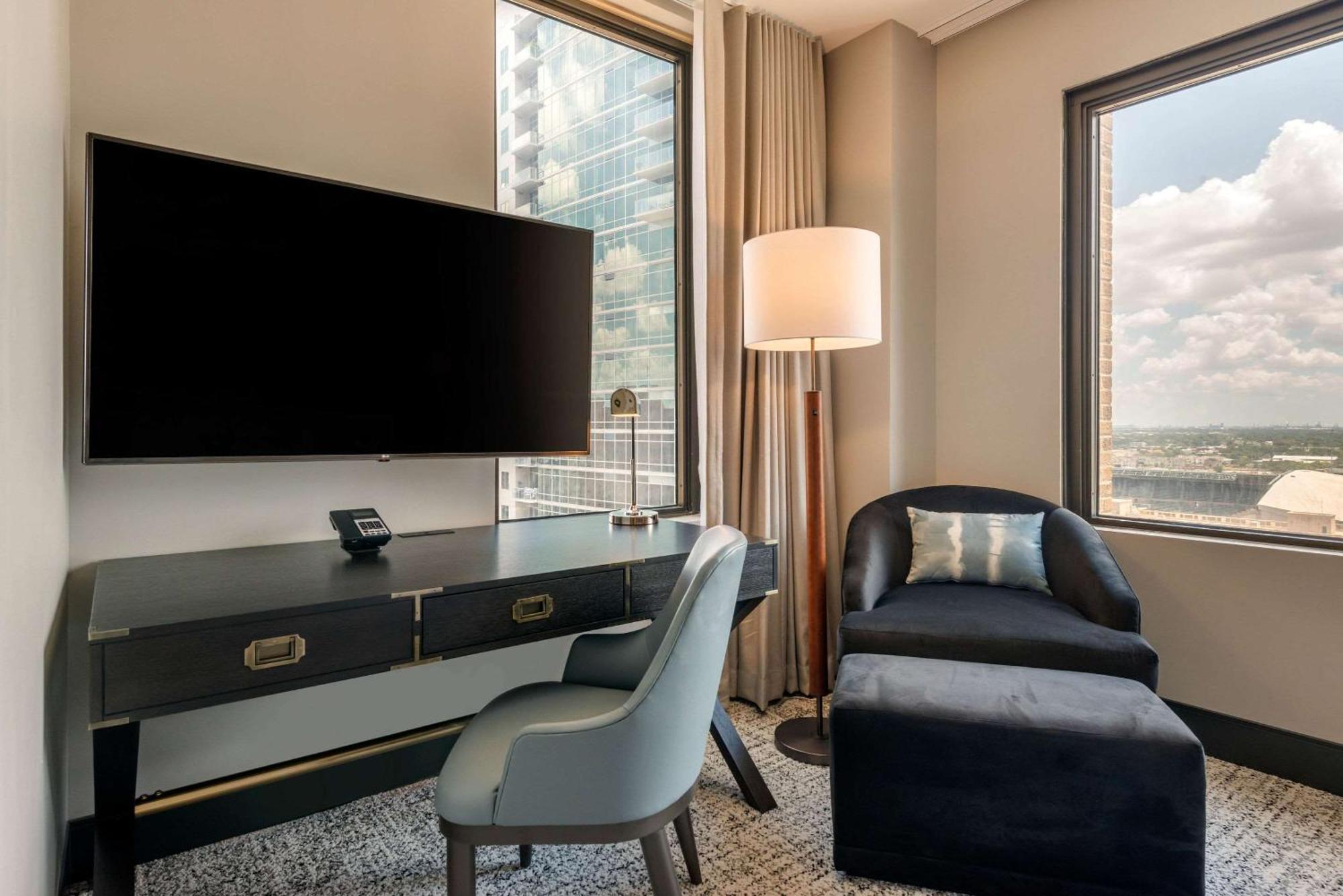 Cambria Hotel Houston Downtown Convention Center Екстериор снимка