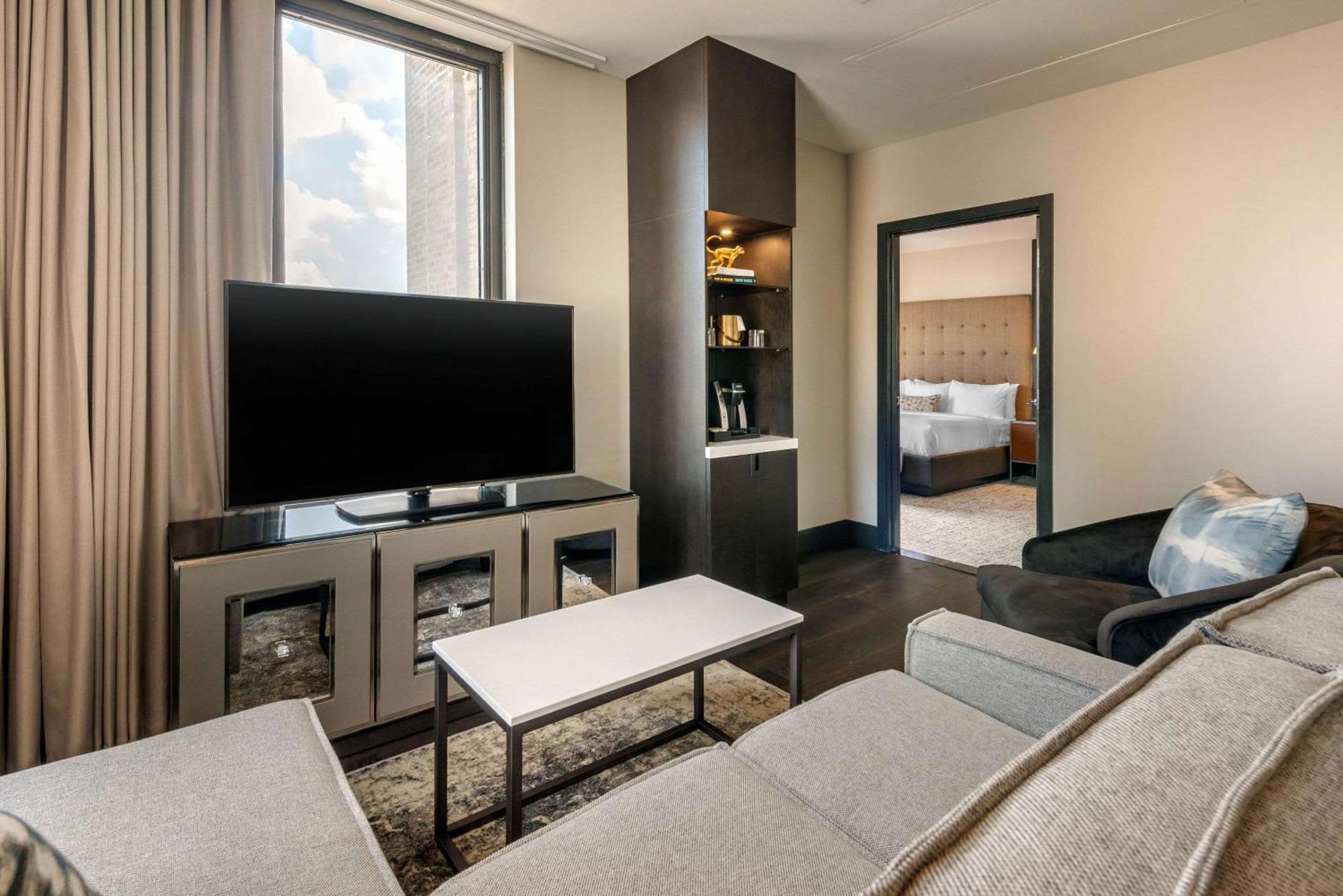 Cambria Hotel Houston Downtown Convention Center Екстериор снимка