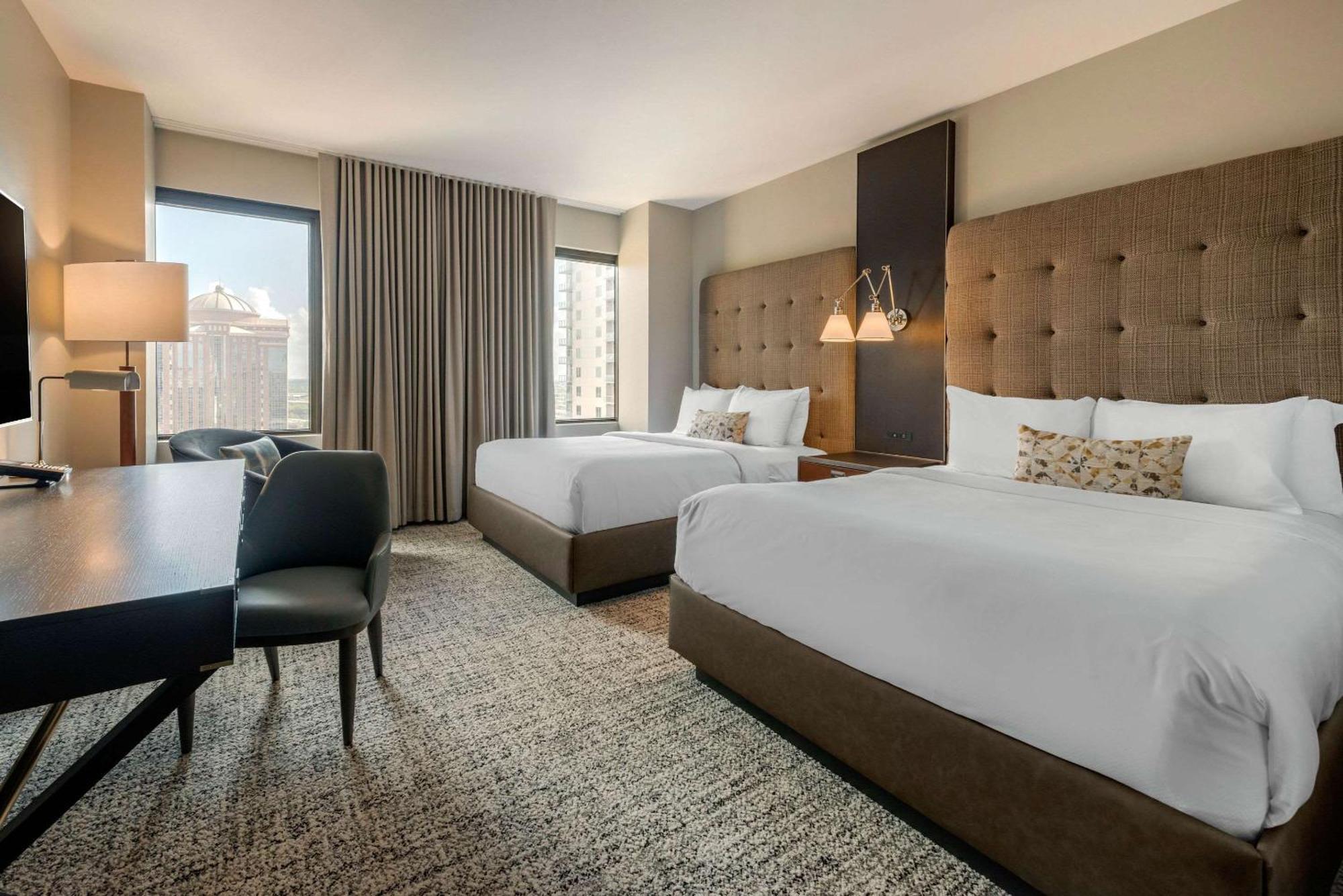 Cambria Hotel Houston Downtown Convention Center Екстериор снимка