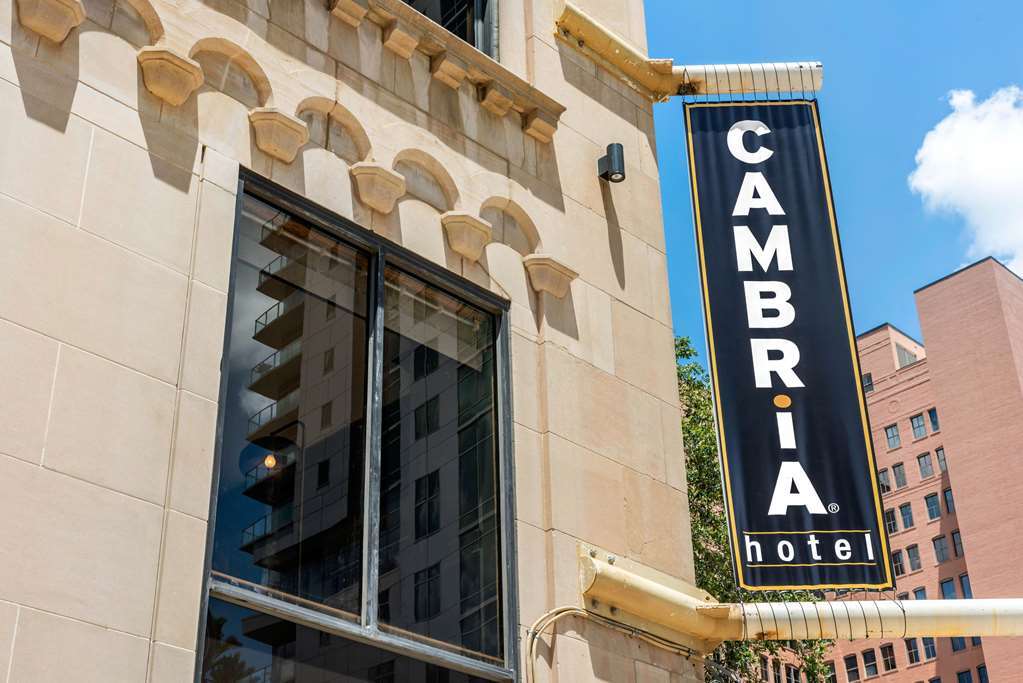 Cambria Hotel Houston Downtown Convention Center Екстериор снимка